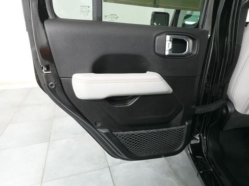 Used 2021 Jeep Wrangler Unlimited Sahara image 27
