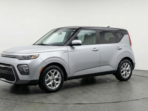Used 2025 Kia Soul LX w/ LX Technology Package image 3