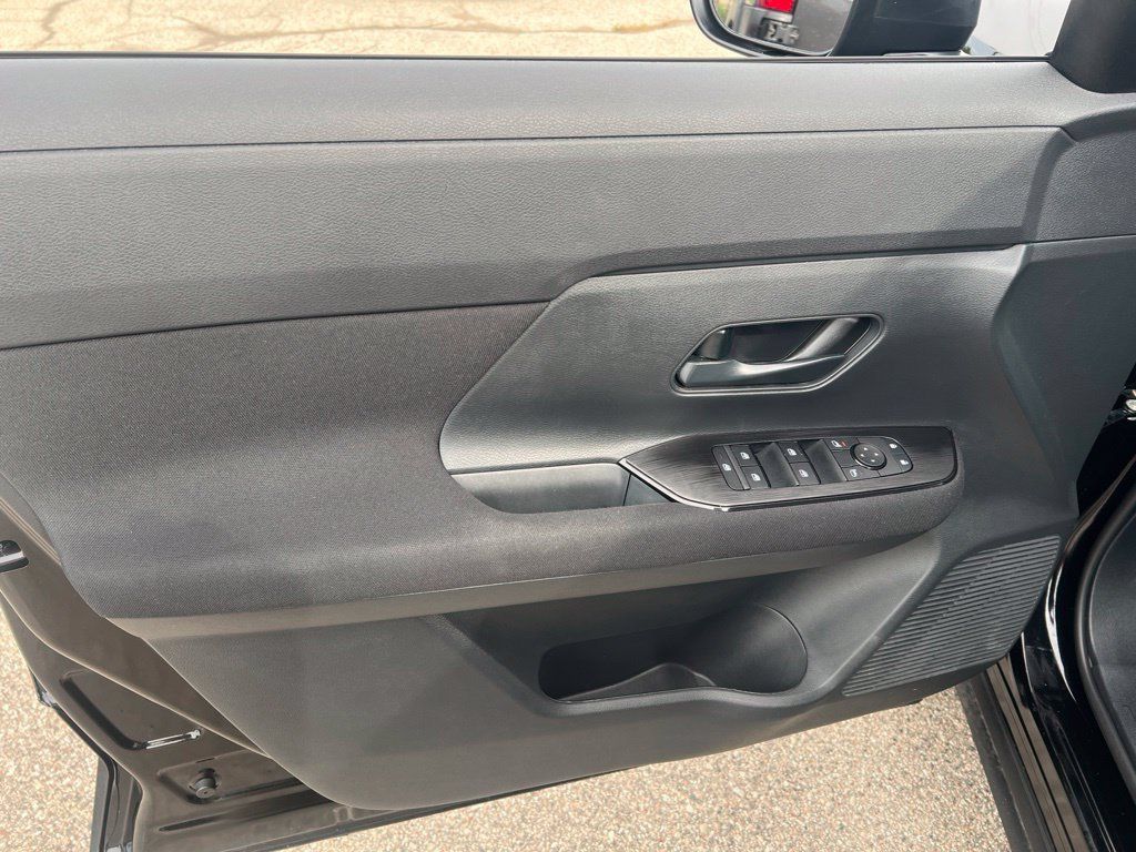 Certified 2025 Nissan Kicks S AWD/4WD image 7