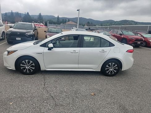 Used 2021 Toyota Corolla LE w/ Carpet Mat Package (TMS) image 2