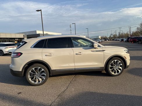 Used 2023 Lincoln Nautilus Reserve image 6