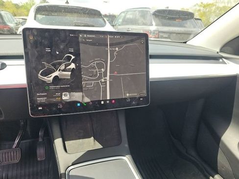 Used 2022 Tesla Model Y Long Range image 7