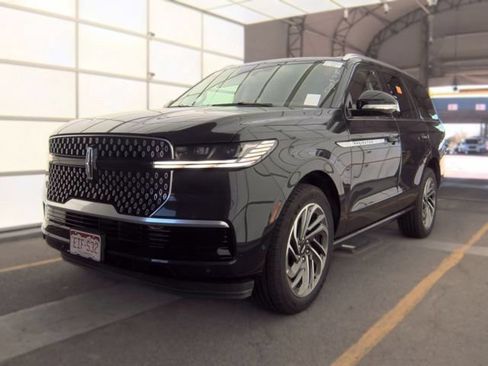 Used 2025 Lincoln Navigator Reserve AWD/4WD image 23