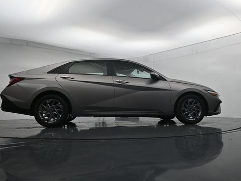 Used 2024 Hyundai Elantra SEL FWD image 24