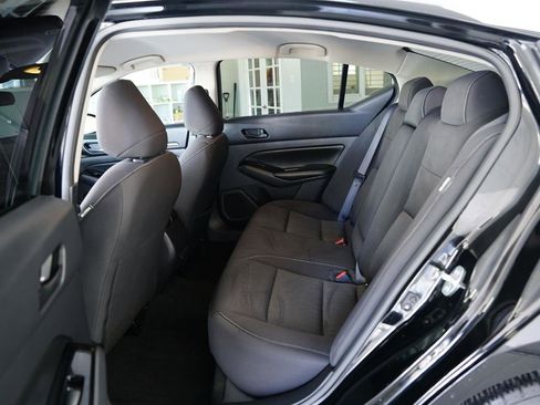 Used 2023 Nissan Altima 2.5 SV FWD image 11