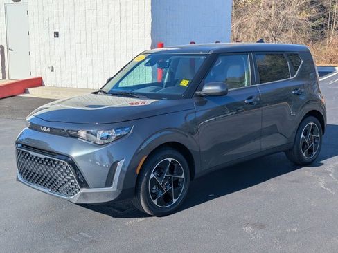 Used 2025 Kia Soul EX image 3
