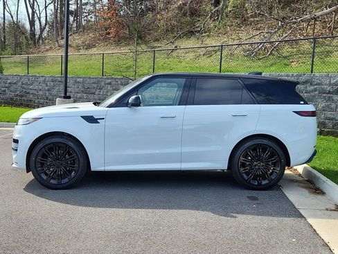 New 2026 Land Rover Range Rover Sport Dynamic SE AWD/4WD image 6