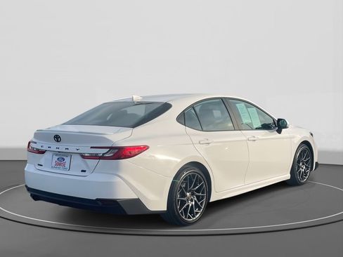 Used 2025 Toyota Camry SE w/ Convenience Package image 5