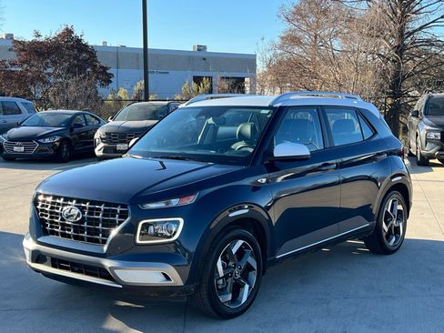 Used 2025 Hyundai Venue Limited image 5
