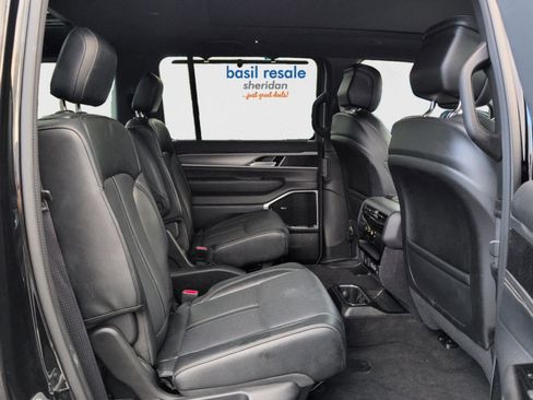 Used 2025 Jeep Wagoneer Series III w/ Premium Group I image 20