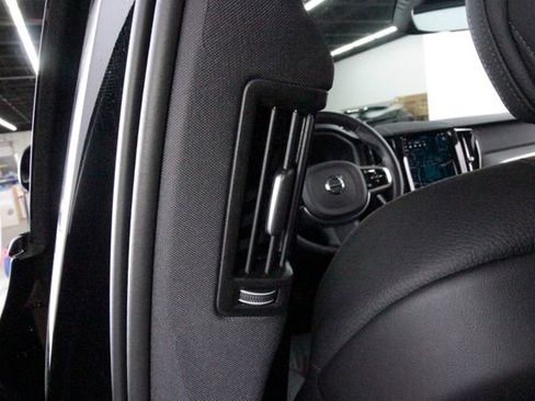 Certified 2025 Volvo XC60 B5 Plus AWD/4WD image 35