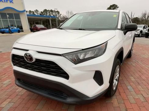 Used 2022 Toyota RAV4 LE FWD image 4