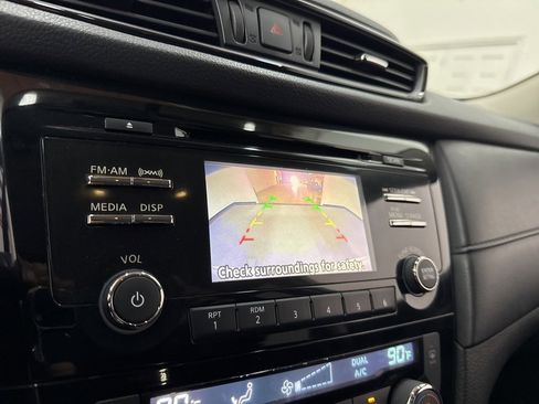 Used 2017 Nissan Rogue SV w/ SV Family Package image 46