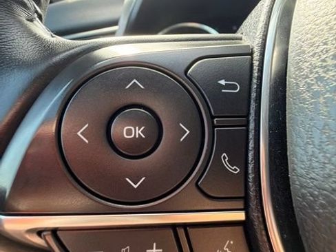 Used 2020 Toyota Camry XLE FWD image 16
