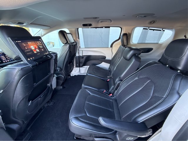 Used 2018 Chrysler Pacifica Limited w/ Advanced Safetytec Group FWD image 42
