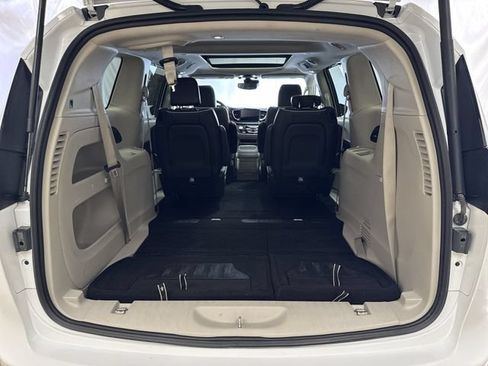 Used 2023 Chrysler Pacifica Limited FWD image 26