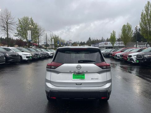 Used 2024 Nissan Rogue SV AWD/4WD image 5