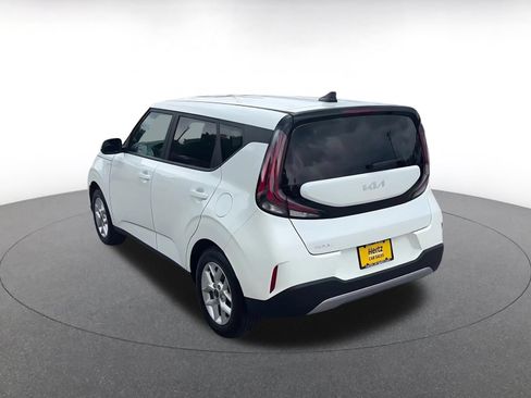 Used 2025 Kia Soul LX w/ LX Technology Package FWD image 9