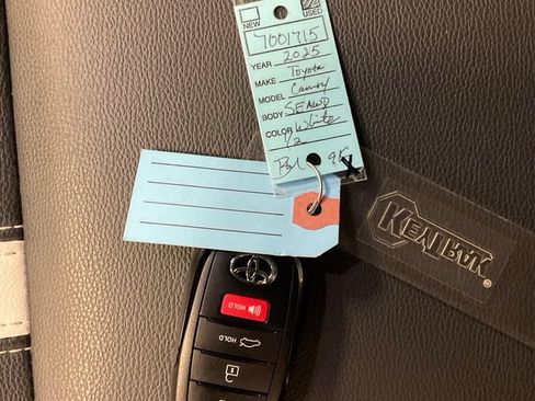 Used 2025 Toyota Camry XSE AWD/4WD image 37