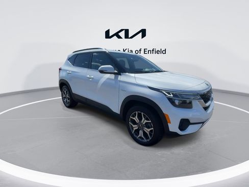 Certified 2021 Kia Seltos EX AWD/4WD image 2