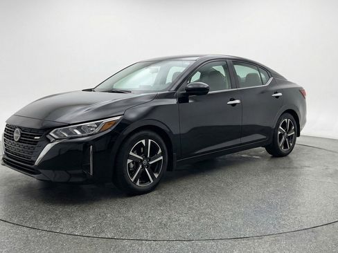 Used 2025 Nissan Sentra SV image 3