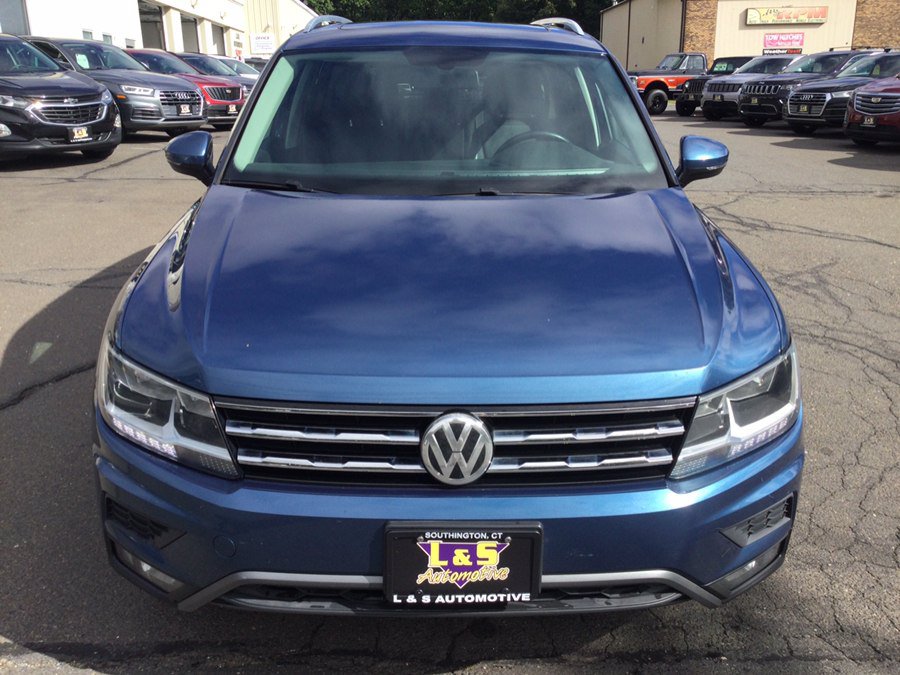Used 2018 Volkswagen Tiguan SEL AWD/4WD image 3