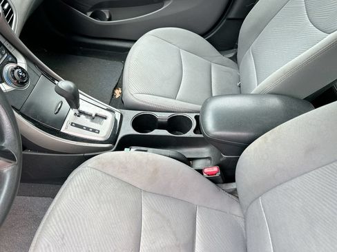 Used 2013 Hyundai Elantra GLS FWD image 24