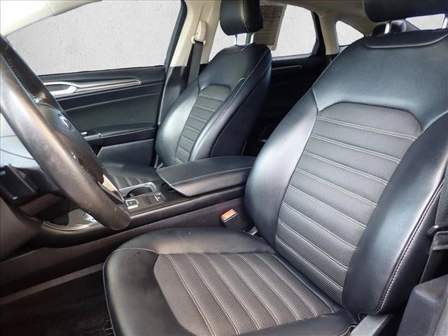 Used 2017 Ford Fusion SE w/ Equipment Group 201A FWD image 10