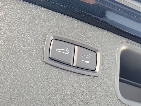 Certified 2024 Porsche Macan Base image 18