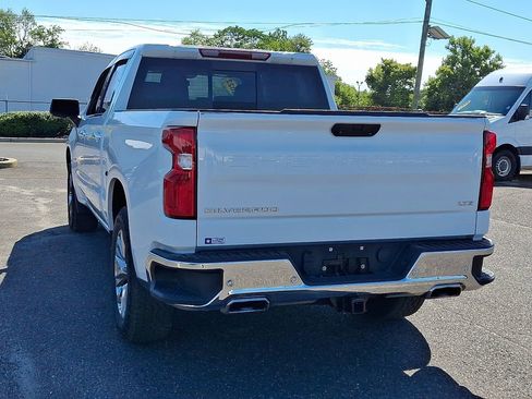 Used 2022 Chevrolet Silverado 1500 LTZ w/ LTZ Convenience Package II AWD/4WD image 9
