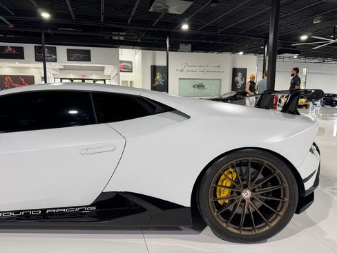 Used 2018 Lamborghini Huracan Performante image 40