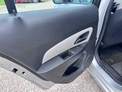 Used 2016 Chevrolet Cruze LS FWD image 17