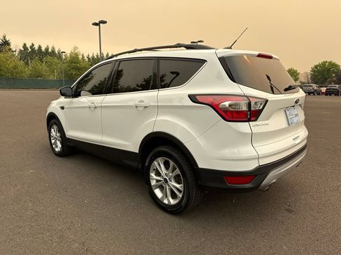 Used 2017 Ford Escape SE w/ Equipment Group 201A AWD/4WD image 5