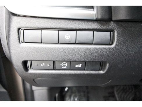 Used 2025 Nissan Rogue SV FWD image 21