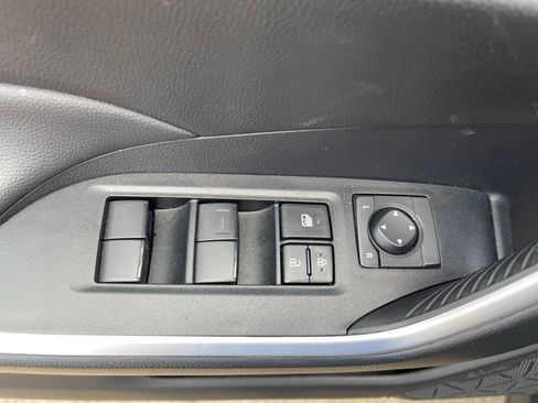 Used 2025 Toyota RAV4 LE AWD/4WD image 12