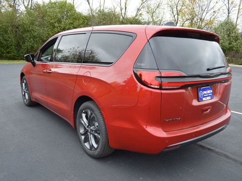 New 2026 Chrysler Pacifica Select image 7