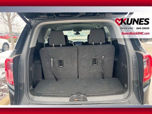 Used 2023 GMC Acadia SLE w/ Driver Convenience Package image 10