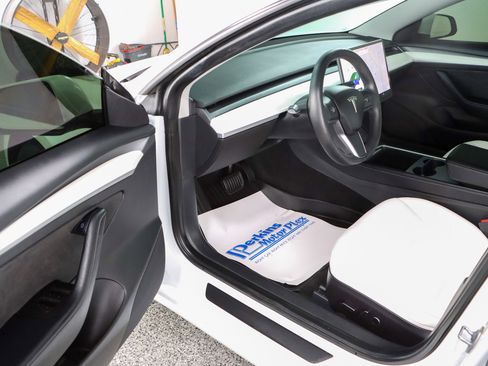 Used 2022 Tesla Model 3 Long Range AWD/4WD image 3