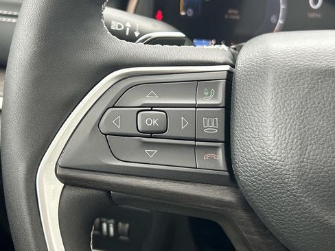 Certified 2025 Jeep Grand Cherokee Limited AWD/4WD image 22