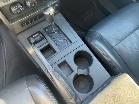 Used 2011 Jeep Liberty Sport image 25