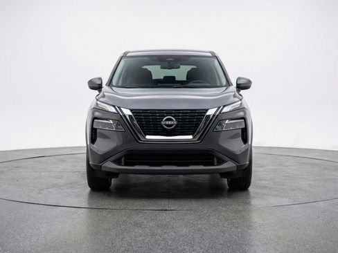 Used 2025 Nissan Rogue SV FWD image 2