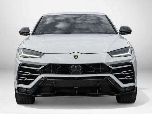 Used 2022 Lamborghini Urus image 3