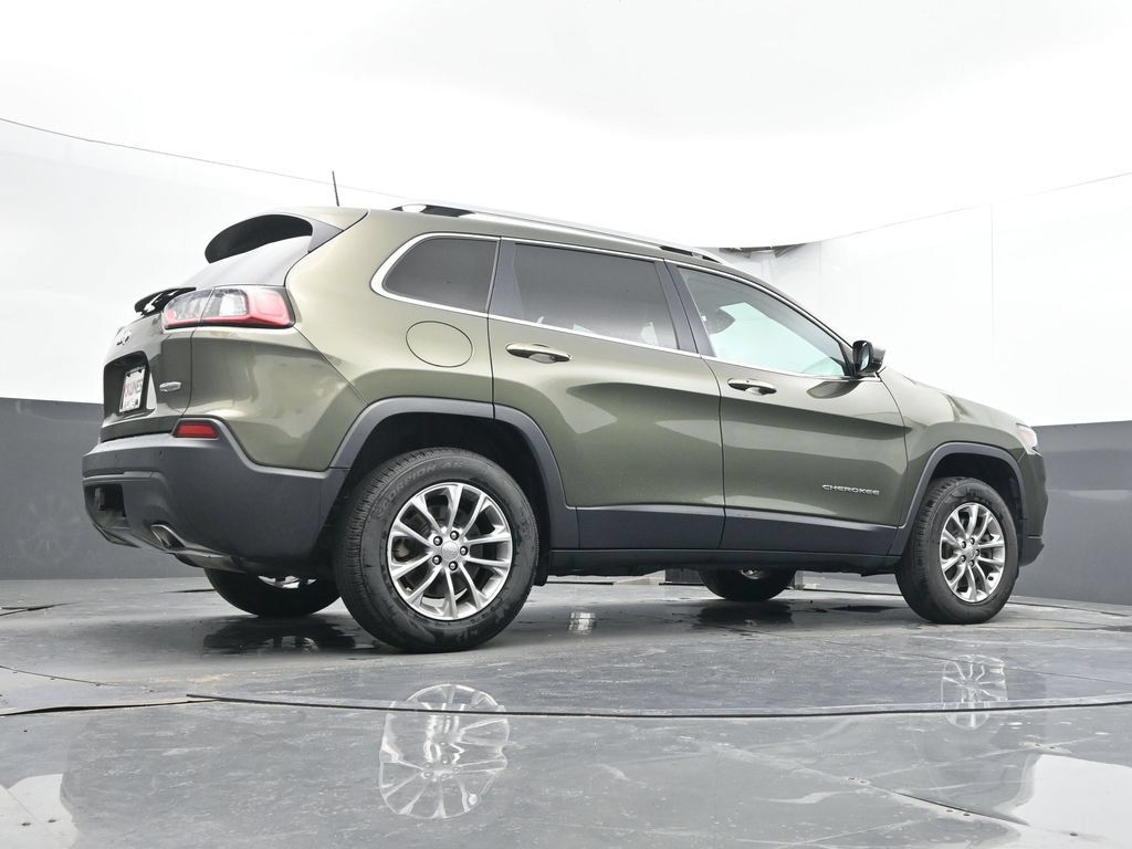 Used 2019 Jeep Cherokee Latitude Plus w/ Comfort/Convenience Group AWD/4WD image 23