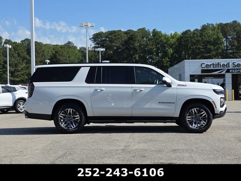 Used 2025 Chevrolet Suburban Z71 w/ Z71 Off-Road Package AWD/4WD image 8