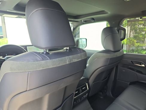 Used 2024 Lexus GX 550 AWD/4WD image 13