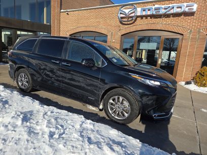 Used 2021 Toyota Sienna XLE