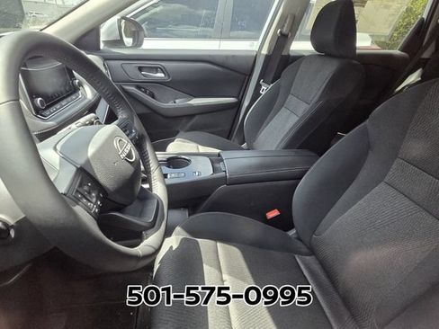 Used 2026 Nissan Rogue SV FWD image 8