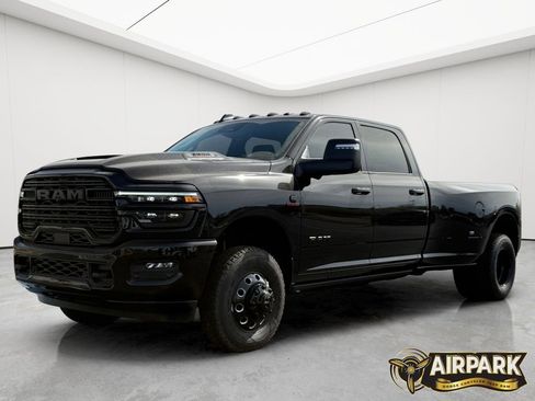 New 2026 RAM 3500 Laramie AWD/4WD image 9