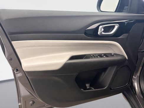 Used 2024 Jeep Compass Limited image 9