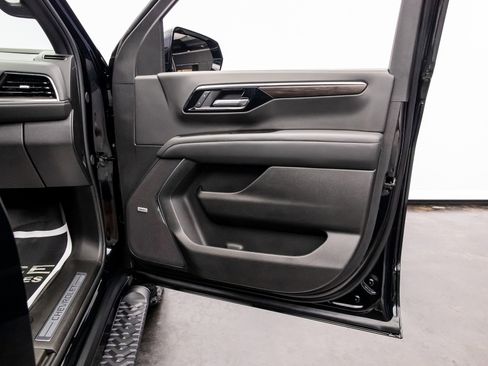 Used 2023 Chevrolet Tahoe Z71 w/ Luxury Package AWD/4WD image 34